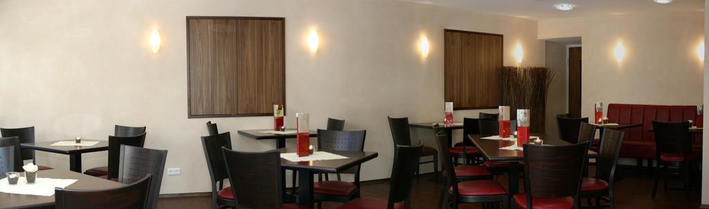 Hotel & Restaurant Lamm Мосбах Екстериор снимка