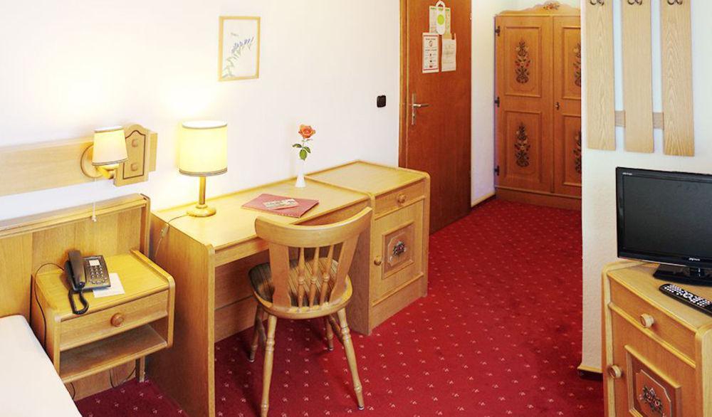 Hotel & Restaurant Lamm Мосбах Екстериор снимка
