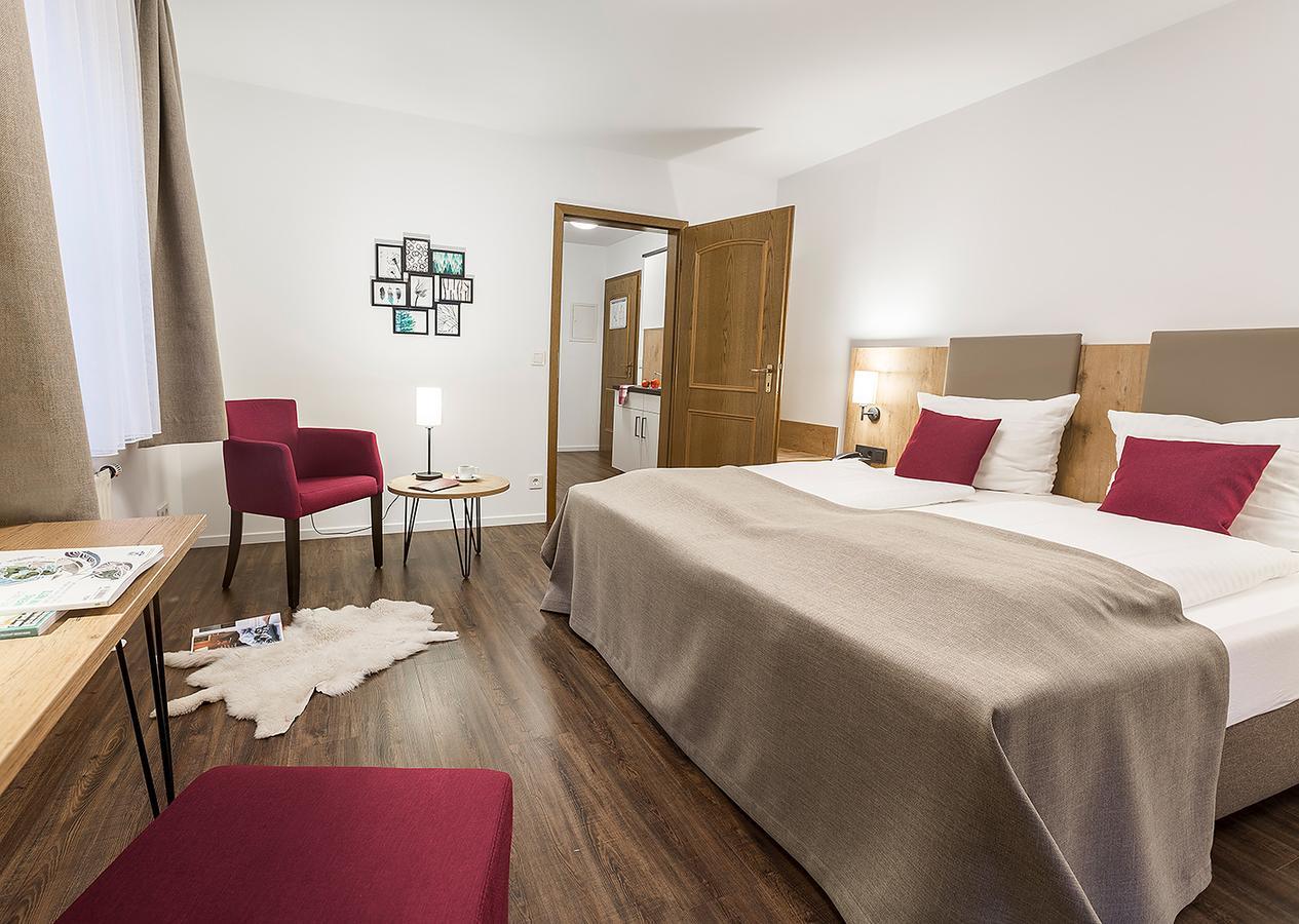Hotel & Restaurant Lamm Мосбах Екстериор снимка