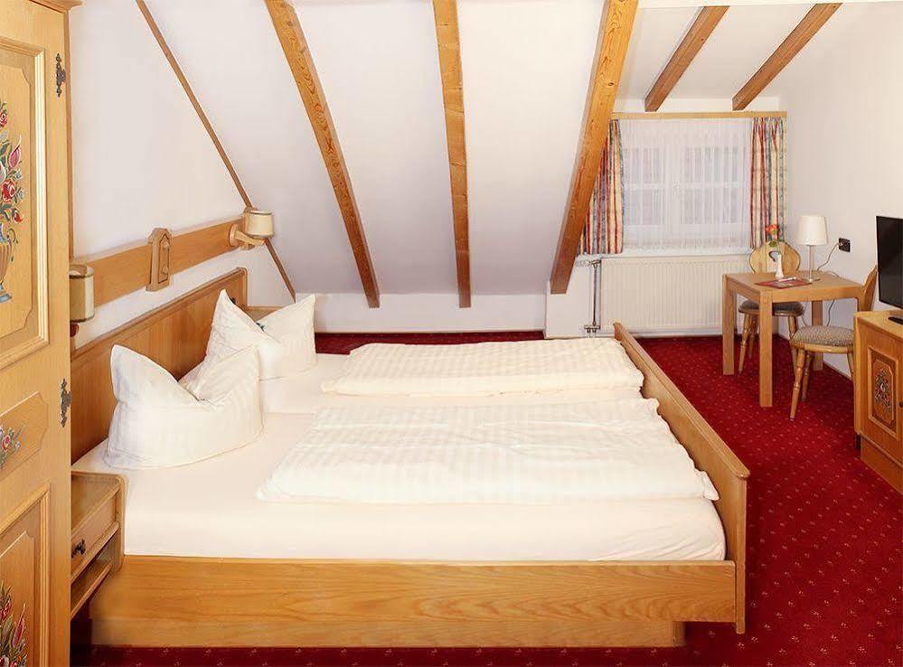 Hotel & Restaurant Lamm Мосбах Екстериор снимка