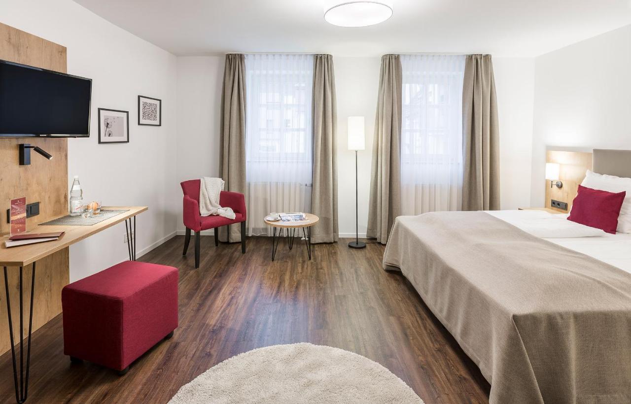 Hotel & Restaurant Lamm Мосбах Екстериор снимка