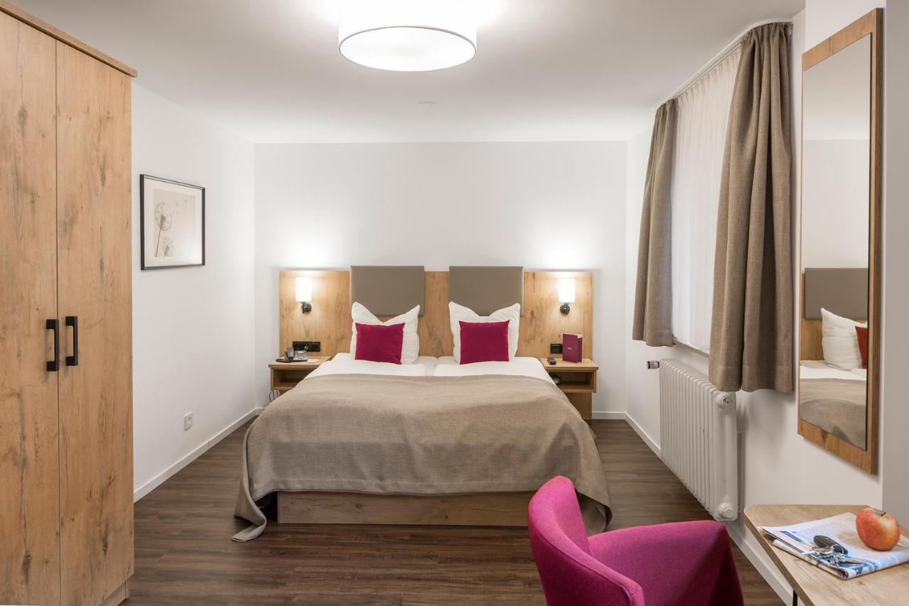 Hotel & Restaurant Lamm Мосбах Екстериор снимка
