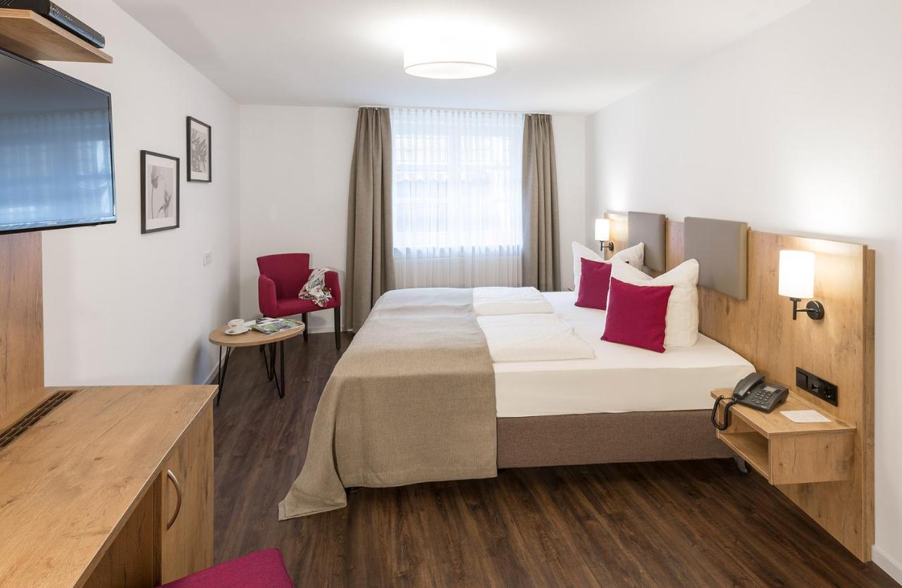 Hotel & Restaurant Lamm Мосбах Екстериор снимка